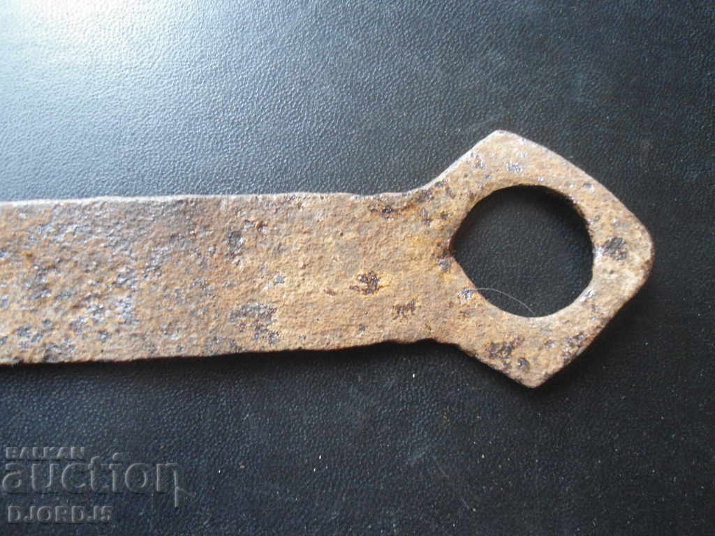 Delivery of Old wrought latch Delivery of Old wrought latch