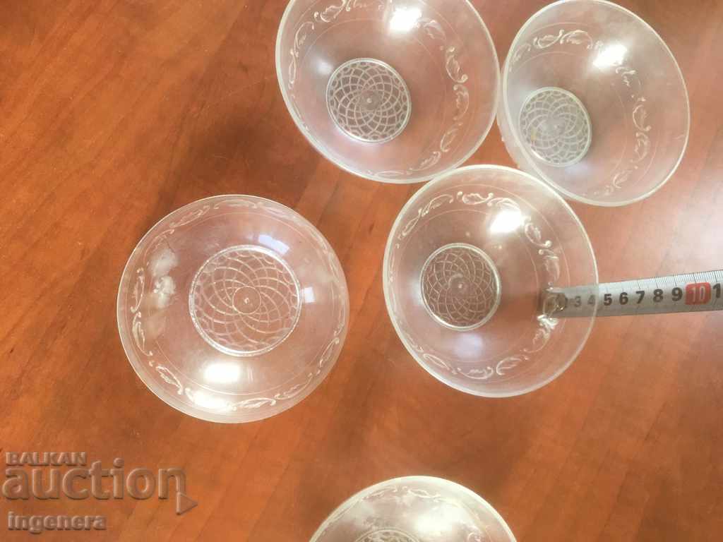 Licitație VASC PLASTIC PENTRU DESERT NUTS SOCIETY CANDY 5 BUC Licitație VASC PLASTIC PENTRU DESERT NUTS SOCIETY CANDY 5 BUC