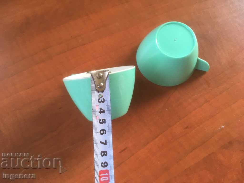 Auction  GLASS PLASTIC GLASSES USED SINCE THE 80'S