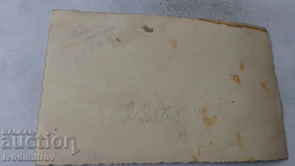 Снимка Младоженци със свои приятели с цена € 1.76 | 3.44 лв. Снимка Младоженци със свои приятели с цена € 1.76 | 3.44 лв.