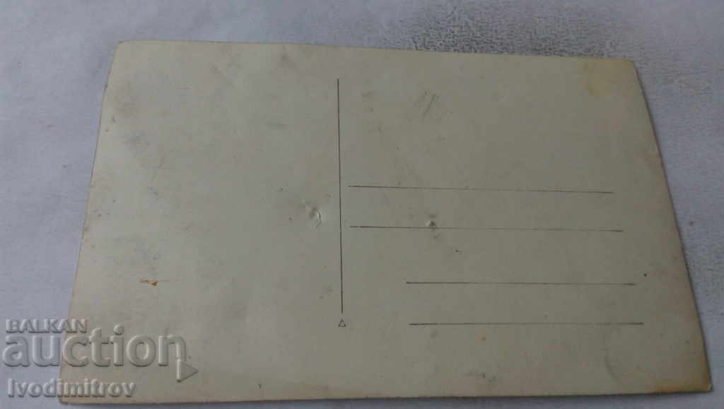 Снимка Деца със своите възпитатели с цена 2.45 лв. | € 1.25 Снимка Деца със своите възпитатели с цена 2.45 лв. | € 1.25