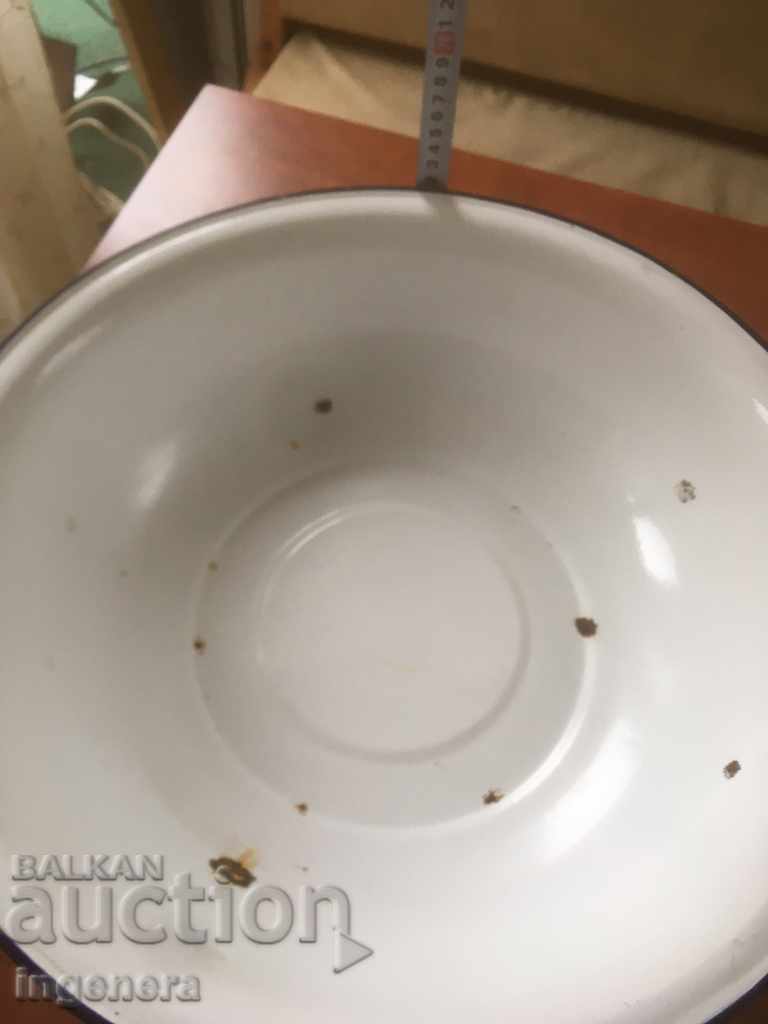 Auction LIGHT METAL ENAMELED OLD COURT-1963 Auction LIGHT METAL ENAMELED OLD COURT-1963