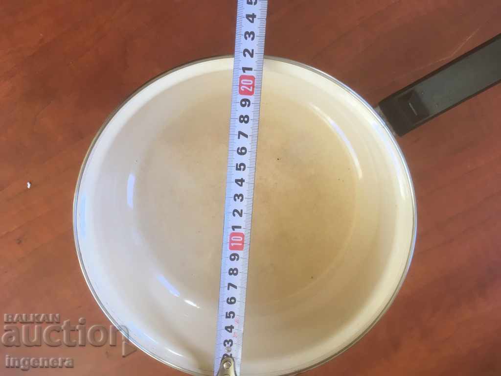 CASTLE PAN FOUR METAL ENAMELED CONTAINER LARGE with price 10.00 BGN | € 5.11 CASTLE PAN FOUR METAL ENAMELED CONTAINER LARGE with price 10.00 BGN | € 5.11