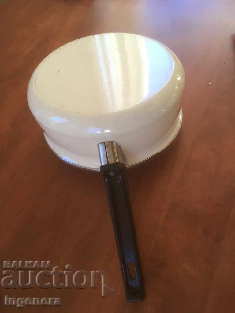 Delivery of CASTLE PAN FOUR METAL ENAMELED CONTAINER LARGE Delivery of CASTLE PAN FOUR METAL ENAMELED CONTAINER LARGE