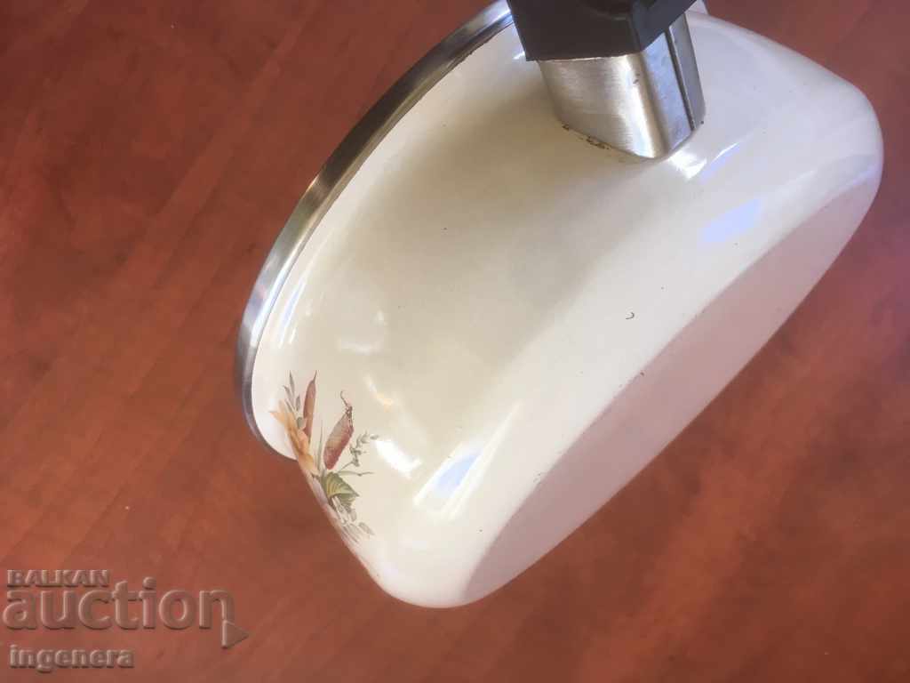 CASTLE PAN FOUR METAL ENAMELED CONTAINER LARGE - 6 CASTLE PAN FOUR METAL ENAMELED CONTAINER LARGE - 6