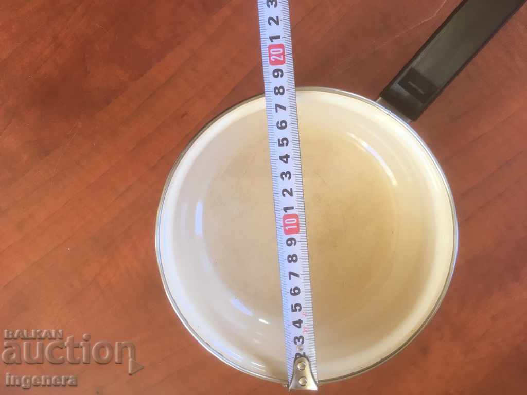 CASTLE PAN FOUR METAL ENAMELED DISH SMALL with price 8.00 BGN | € 4.09 CASTLE PAN FOUR METAL ENAMELED DISH SMALL with price 8.00 BGN | € 4.09