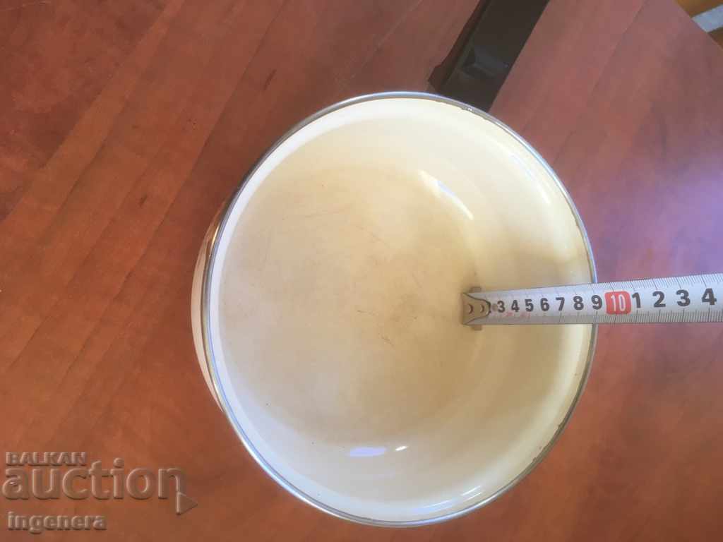 Delivery of CASTLE PAN FOUR METAL ENAMELED DISH SMALL Delivery of CASTLE PAN FOUR METAL ENAMELED DISH SMALL