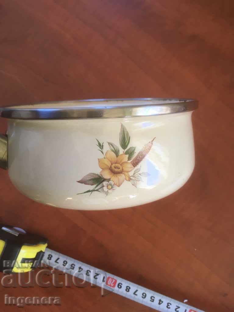 CASTLE PAN FOUR METAL ENAMELED DISH SMALL - 5 CASTLE PAN FOUR METAL ENAMELED DISH SMALL - 5