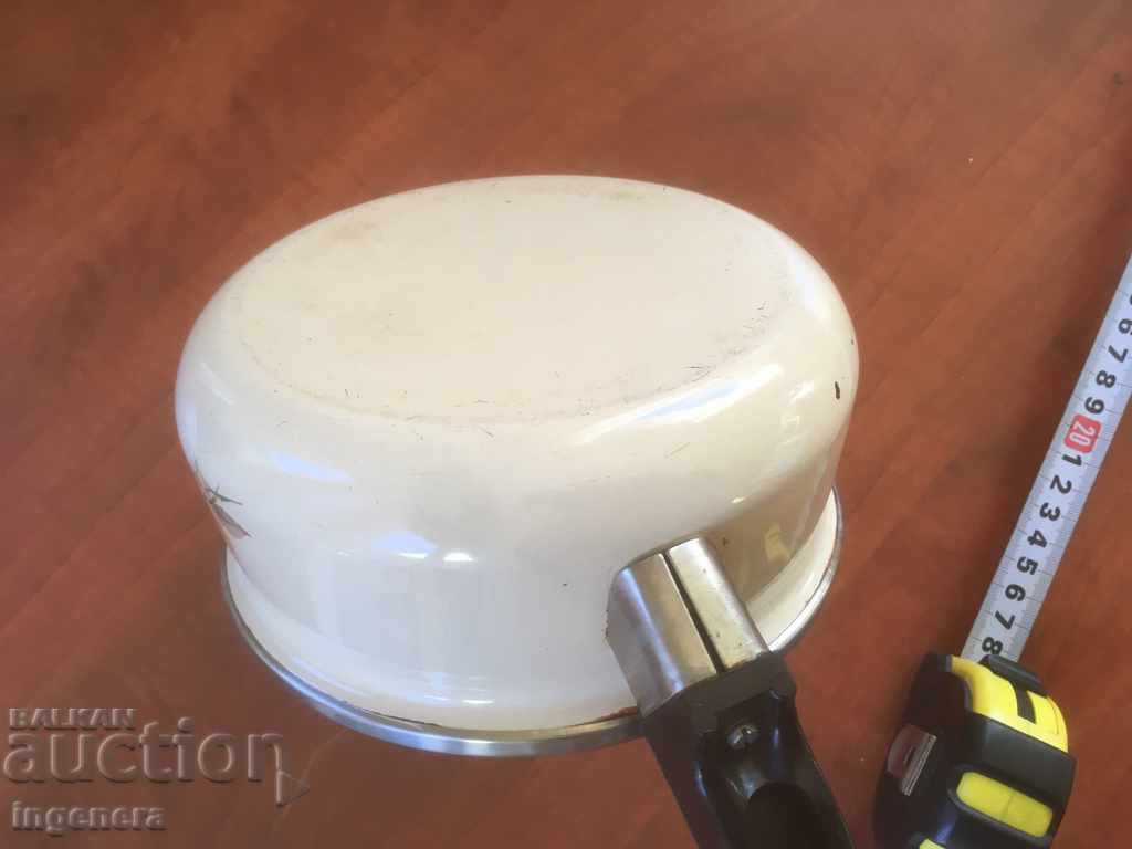 CASTLE PAN FOUR METAL ENAMELED DISH SMALL - 6 CASTLE PAN FOUR METAL ENAMELED DISH SMALL - 6