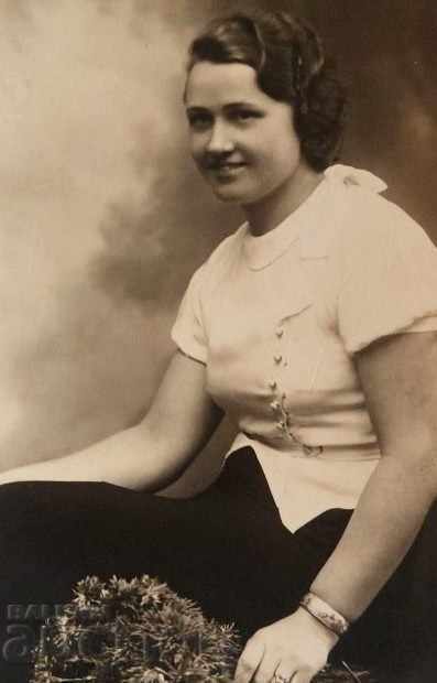Auction 1930s OLD PHOTO WOMAN FEMALE PORTRAIT Auction 1930s OLD PHOTO WOMAN FEMALE PORTRAIT