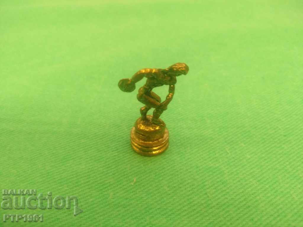 Delivery of figurine Delivery of figurine