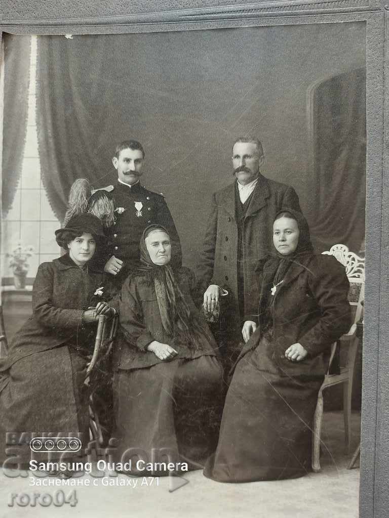 Delivery of ORDER OF COURAGE - OFFICER - FAMILY Delivery of ORDER OF COURAGE - OFFICER - FAMILY