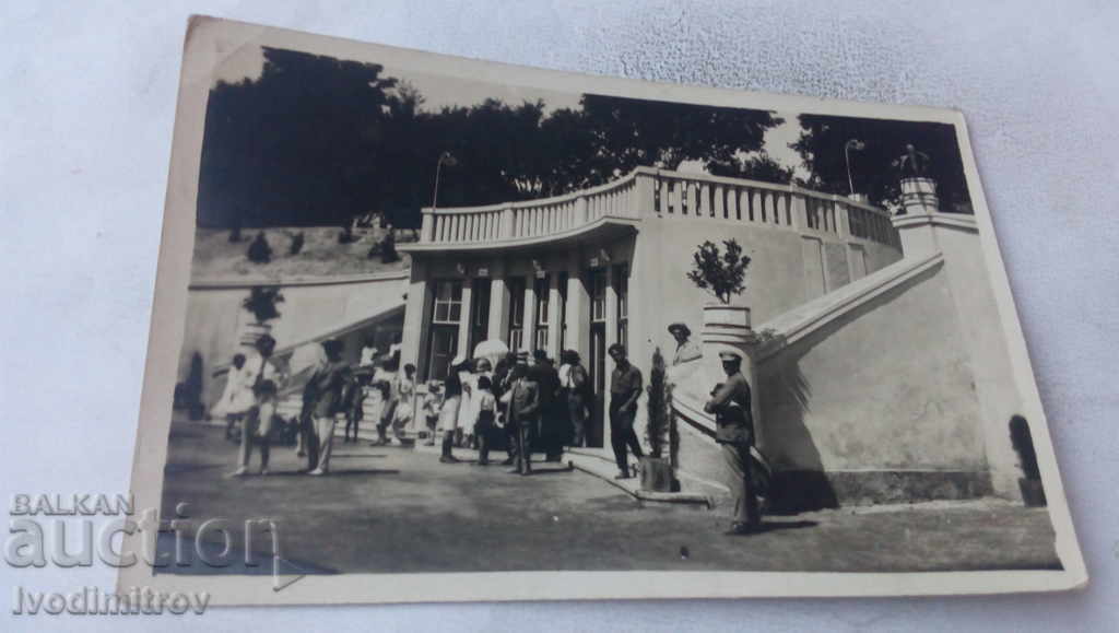 Photo Varna Group of people in the Sea Garden 1926