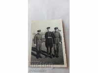 Снимка Офицер и двама войници 1940