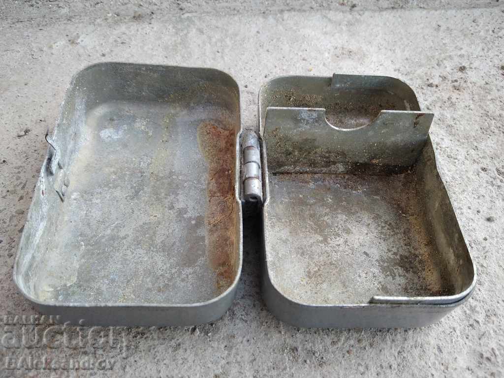 Old metal box - 5
