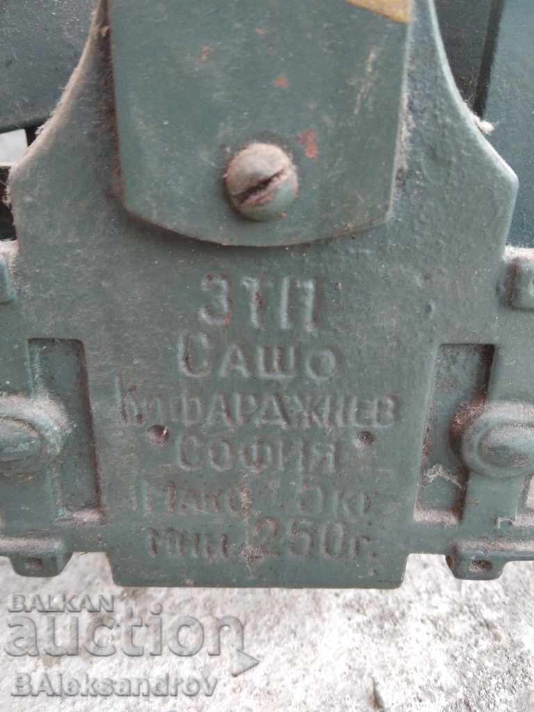 Delivery of Old scales with weights Delivery of Old scales with weights