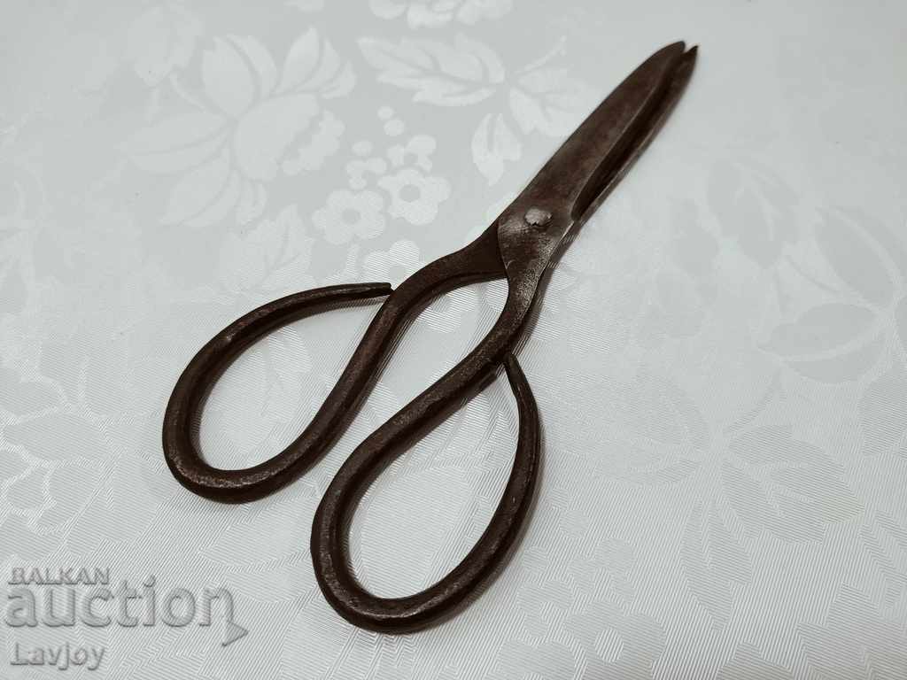 Auction Old manual forged scissors Auction Old manual forged scissors