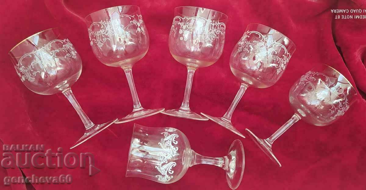 Painted wine glasses, potassium glass, high chair