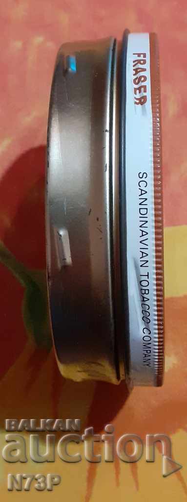 СТАРА МЕТАЛНА КУТИЯ. с цена 5.00 лв. | € 2.56 СТАРА МЕТАЛНА КУТИЯ. с цена 5.00 лв. | € 2.56