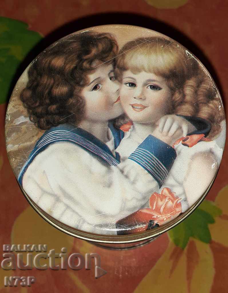 OLD METAL BOX. COLLECTION. - 6 OLD METAL BOX. COLLECTION. - 6