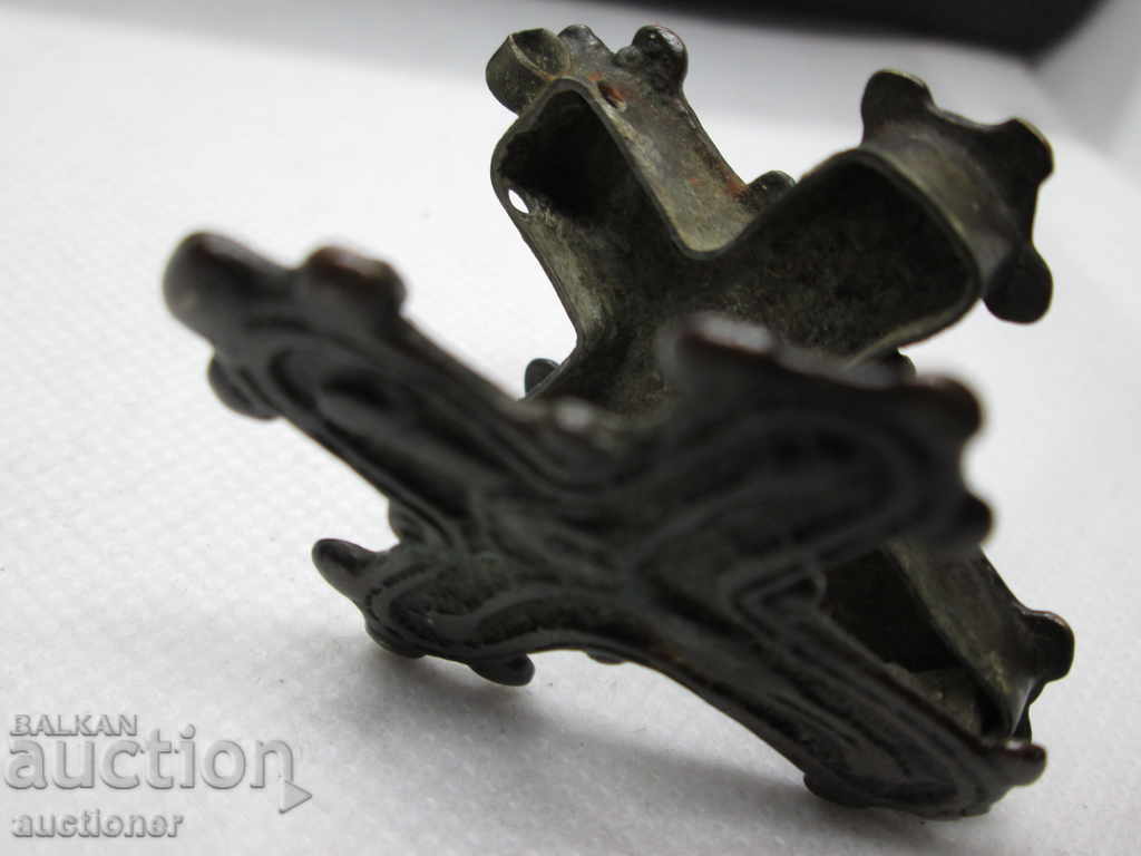 Livrarea CRUCE DE ARGINT RĂSĂRITE RARE, DE DIMENSIUNI MARI, SECȚIONATĂ