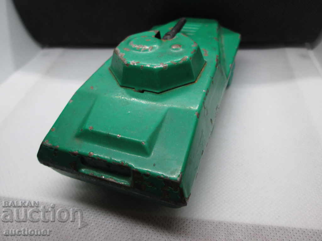 Delivery of OLD METAL TOY TANK-60S Delivery of OLD METAL TOY TANK-60S