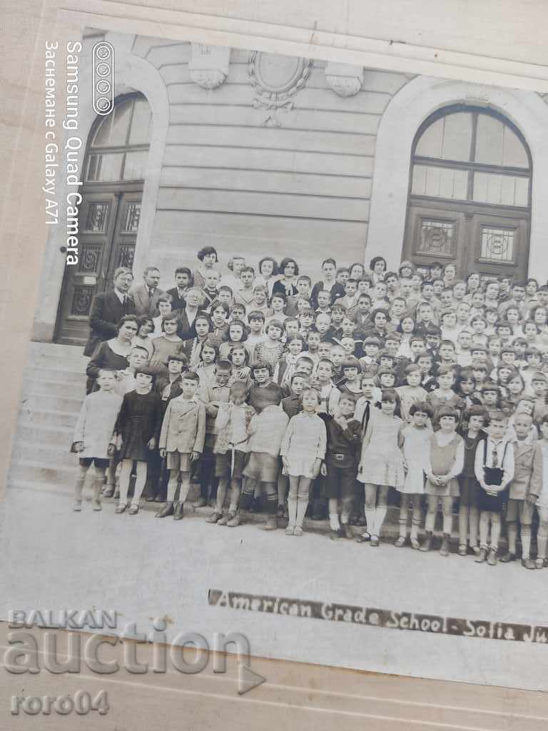 SOFIA - COLEGIUL AMERICAN - 1930 cu preț € 18.99 | 37.14 BGN