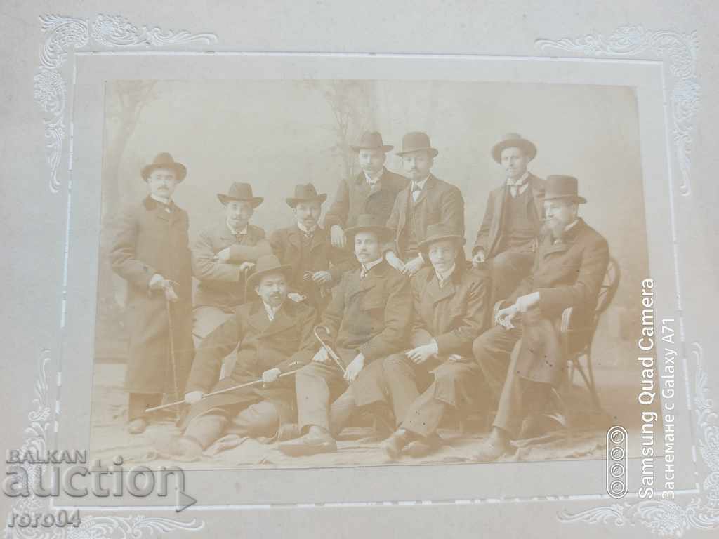 Παλιές φωτογραφίες - ΧΑΡΤΙΝΟ με τιμή 30.00 BGN | € 15.34 Παλιές φωτογραφίες - ΧΑΡΤΙΝΟ με τιμή 30.00 BGN | € 15.34