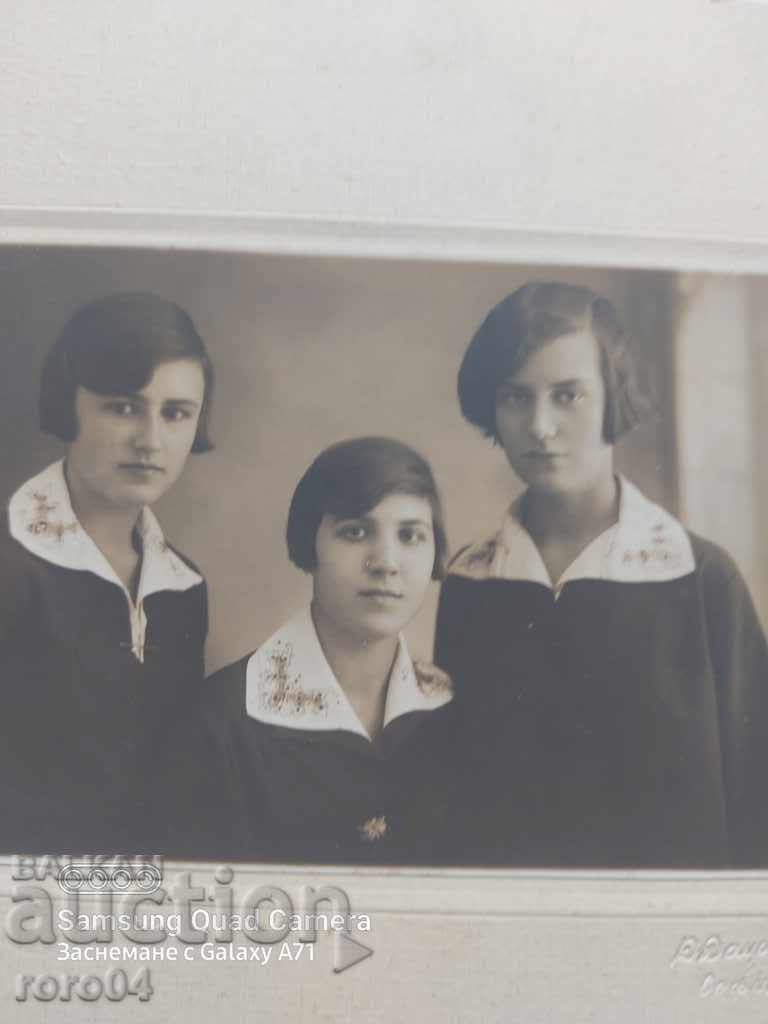 PHOTO DATSOV - SOFIA with price 9.99 BGN | € 5.11 PHOTO DATSOV - SOFIA with price 9.99 BGN | € 5.11