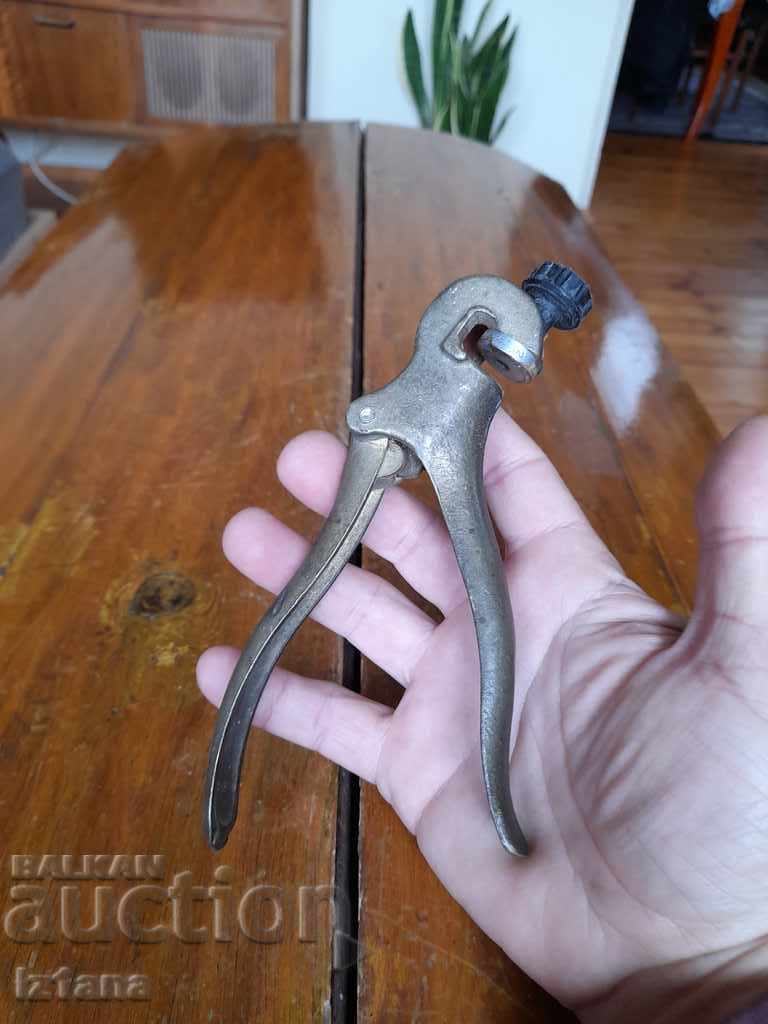 Old rug with price 40.00 BGN | € 20.45 Old rug with price 40.00 BGN | € 20.45