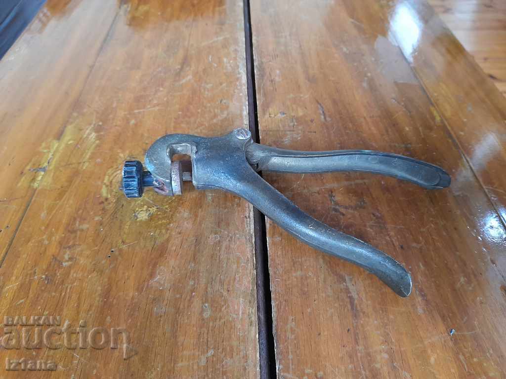Old special purpose pliers