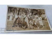 Снимка Цялата фамилия и патрона с ловна пушка 1933
