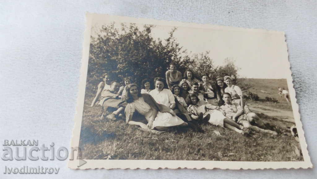 Photo Vitosha Young men and women on the meadow 1942