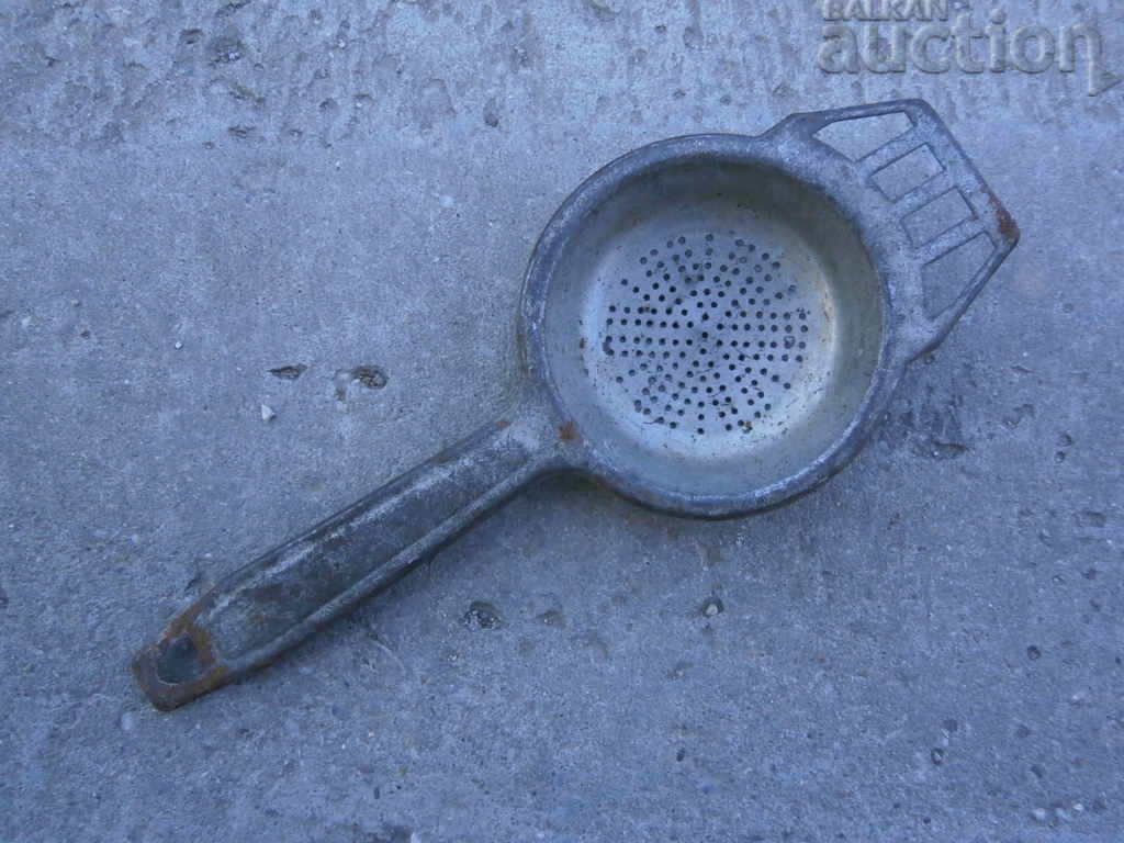 retro vintage household appliance strainer with price 15.00 BGN | € 7.67 retro vintage household appliance strainer with price 15.00 BGN | € 7.67