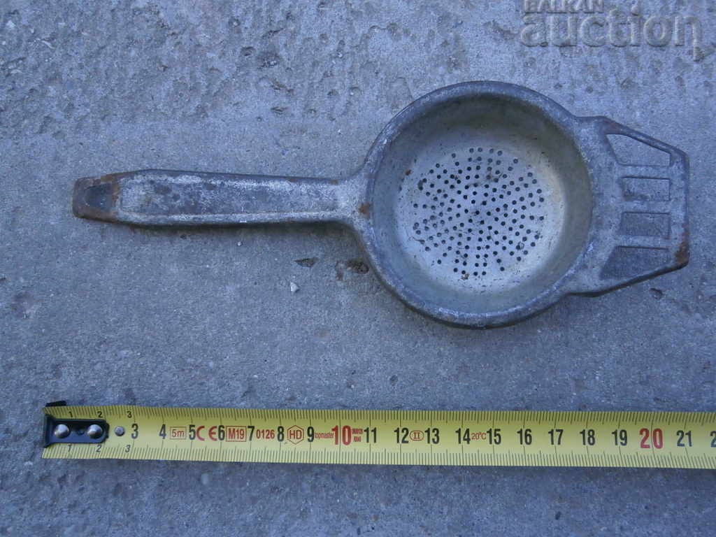 Auction retro vintage household appliance strainer Auction retro vintage household appliance strainer
