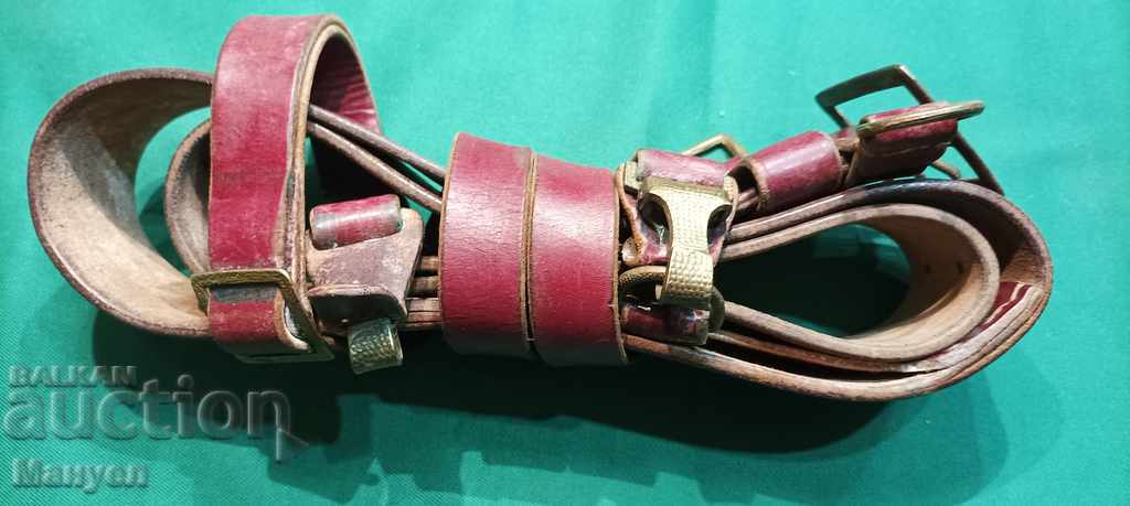 Vindem centura vechi ofițer. cu preț 40.00 BGN | € 20.45 Vindem centura vechi ofițer. cu preț 40.00 BGN | € 20.45