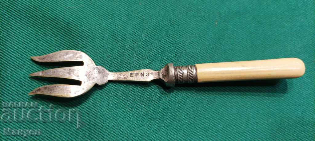 Auction  I am selling an old fork for oysters.