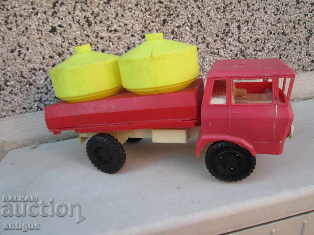 Auction OLD BULGARIAN PLASTIC CEMENT TRUCK Auction OLD BULGARIAN PLASTIC CEMENT TRUCK
