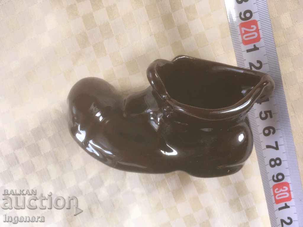 Livrarea CERAMICĂ DE TROIAN DIN ANII '70 SUVENIR PANTOF GLAZURAT
