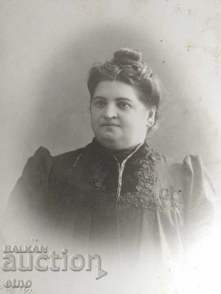 ROYAL PHOTO CARDBOARD-CITY LADY with price 25.00 BGN | € 12.78 ROYAL PHOTO CARDBOARD-CITY LADY with price 25.00 BGN | € 12.78