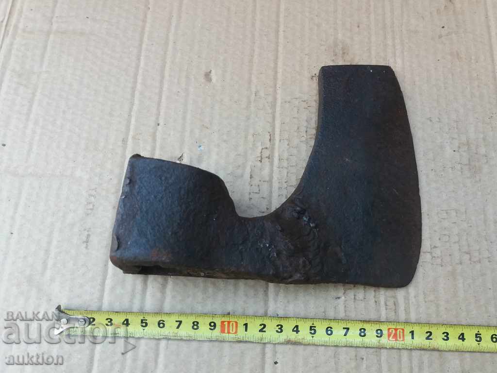 Auction MASSIVE STEELED AX - SOC. Auction MASSIVE STEELED AX - SOC.