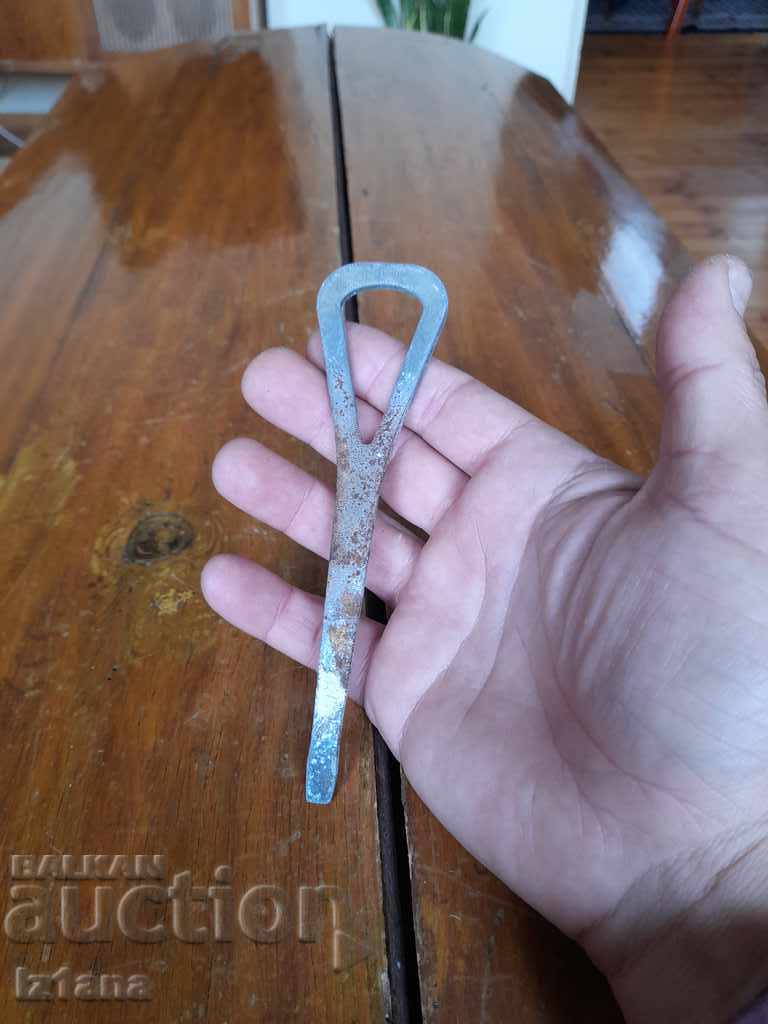 Old bicycle screwdriver with price 5.00 BGN | € 2.56 Old bicycle screwdriver with price 5.00 BGN | € 2.56