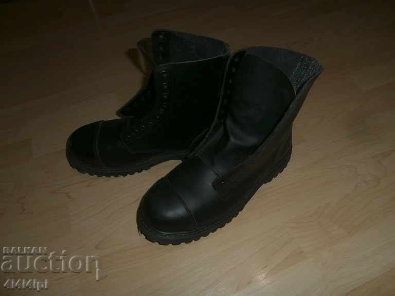 Auction  Combat boots for men