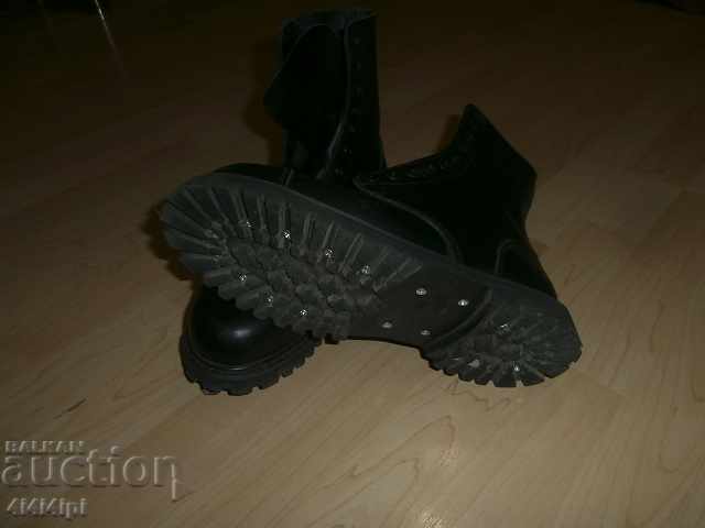 Delivery of Combat boots for men