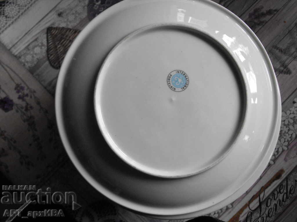 Auction  Dining set of 3 sets, solid porcelain.