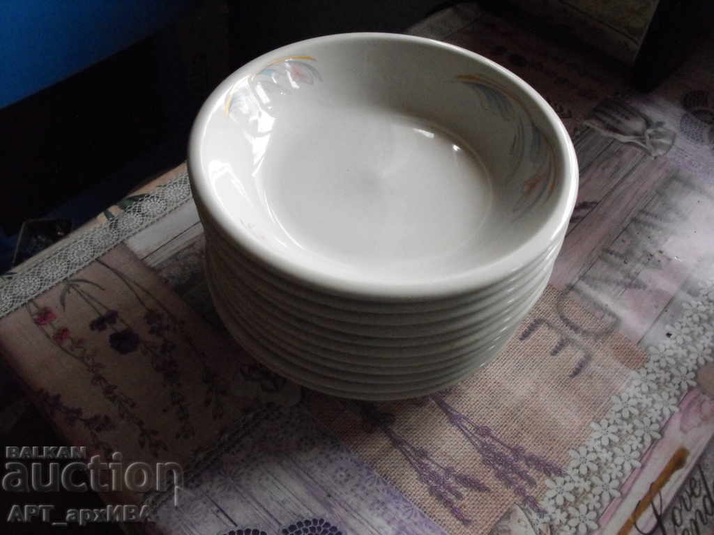 Delivery of Dining set of 3 sets, solid porcelain.