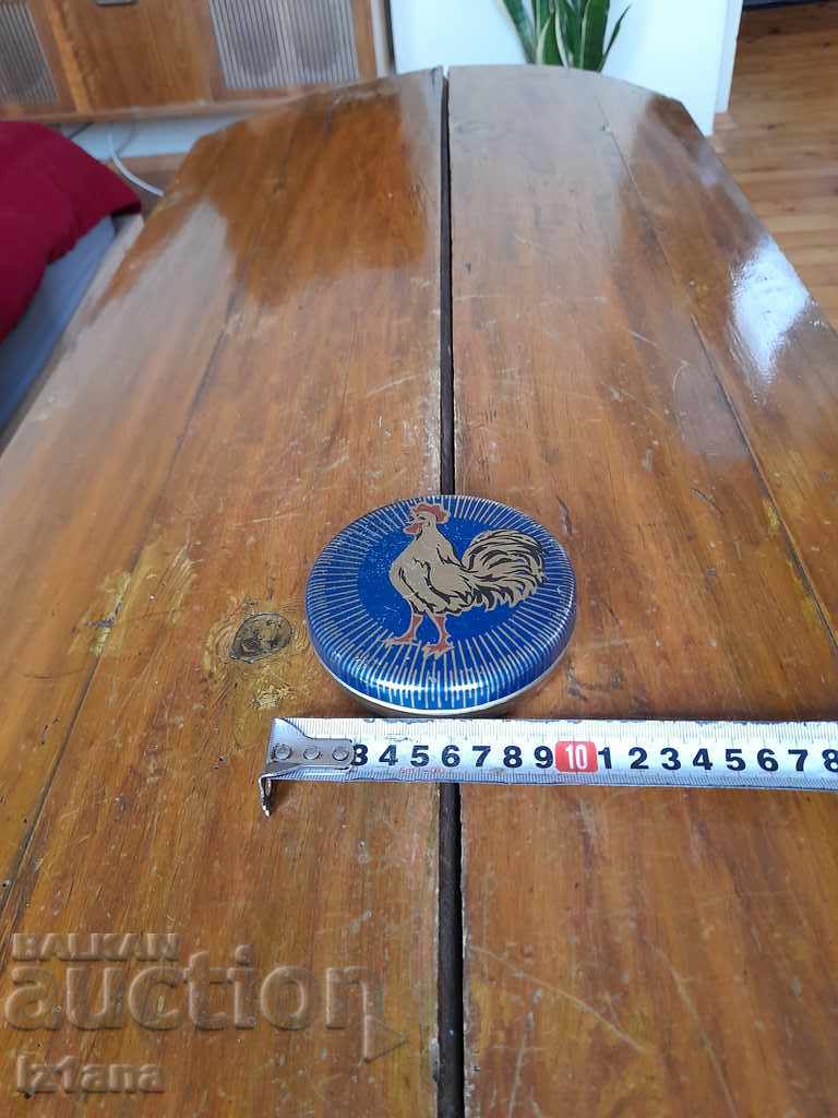 Auction Old metal box Auction Old metal box