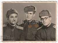 1955 SMALL OLD PHOTO MILITARY IN RUSSIAN UNIFORMS A661