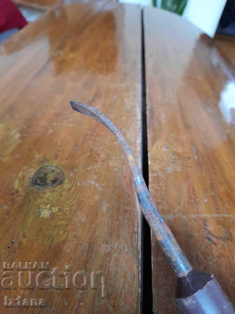 Delivery of Old wood chisel