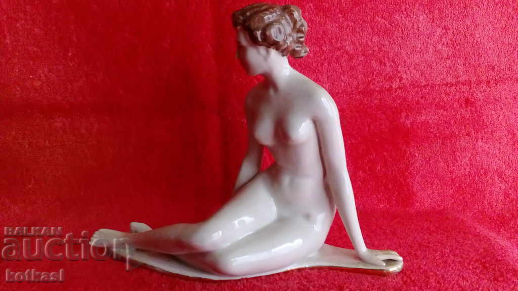 Стара  порцеланова фигура гола Жена Еротика маркирна СИП отл
